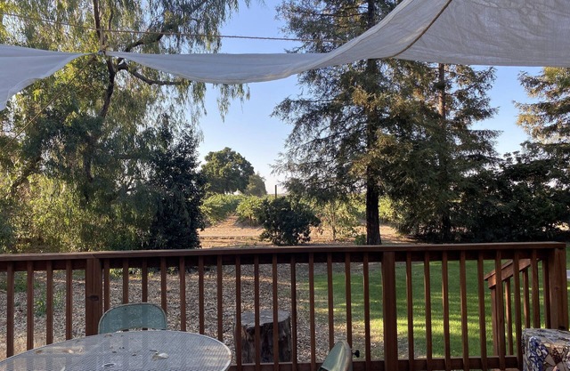 Farmhouse retreat in a unique location nestled in a vineyard - Ampelos