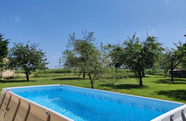 Quiet accommodation party allowed with swimming pool