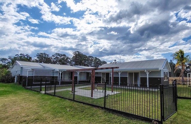 Farmstay Farm Experience - close to Grafton CBD. Quiet and peaceful large house