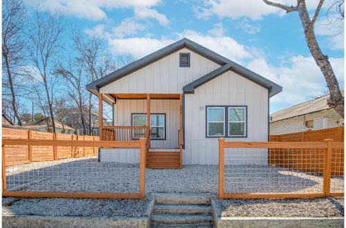 Feel Chill and Enjoy 4BR3BA Near Fun Riverwalk