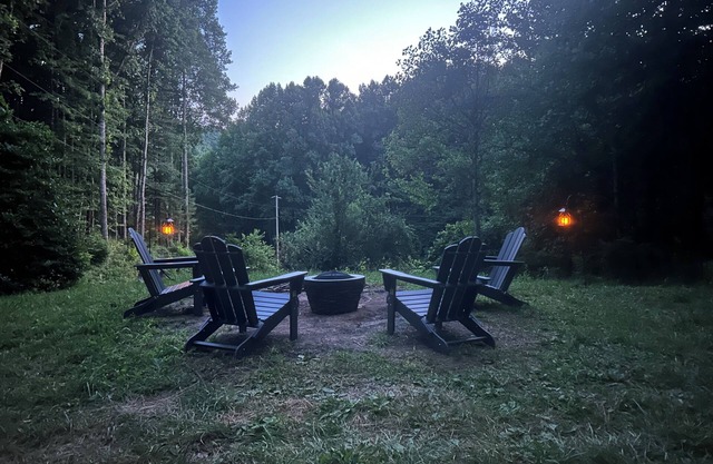 Feisty Ranch Farm Retreat - Private and charming 2-bedroom on 15 acres