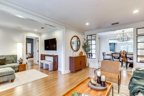 Fenced Yard Lakeland Home Adjacent to Golf Course