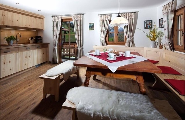 Apartamento d 'Holzstubn, 1-4 personas, 75m², 2 habitaciones separadas con baño privado con ducha / WC, arriba