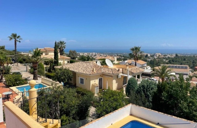 Casa vacacional "Casa Elina" con piscina privada y vistas al mar