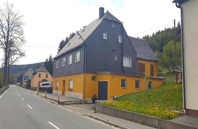 Ferienhaus en Bärenstein bei grünen Hügeln