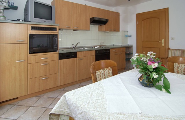 Ferienwohnung 2 für 2-5 Personen im OG, 70 qm, 2 Schlafzimmer, 1 Wohnküche mit Südbalkon