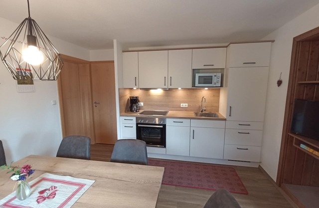 Apartamento de 76 m², de no fumadores, sala de estar con cocina americana, 3 dormitorios, balcón, TV vía satélite, 3 estrellas, máximo 6 personas