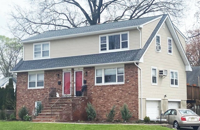 3/2 house- WiFi, A/C & Parking. Steps from train/bus to NYC and MetLife stadium