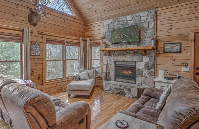 Fighting Creek Cabin - River Front | Trout Fishing | Hot Tub | Pool Table | Fire Pit