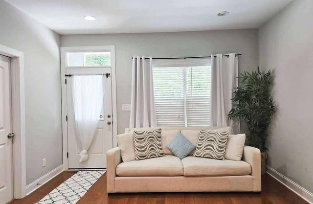 713-B N Columbia · Fire Pit | 4 Min. to UNC | 7 Min. to Carrboro