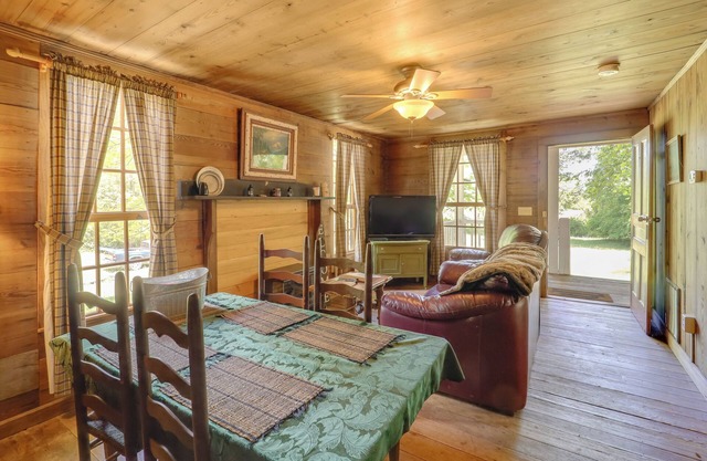 Fire Pit & Hot Tub: Dog-Friendly Marion Retreat