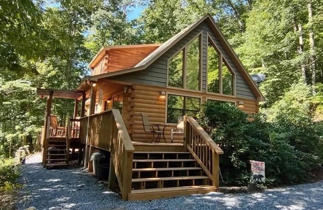 Firefly Cabin King Bed Hot Tub Private