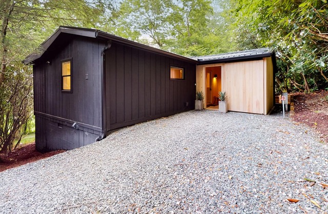 Fishing Cabin | Dog-friendly cottage in Newland with pool, golf, fishing, grills