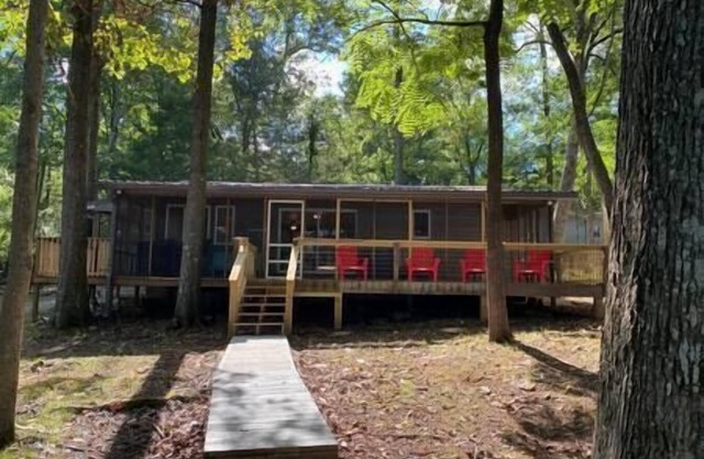 Fishing Lovers 2-Bedroom/Boat Dock. Get the bait!