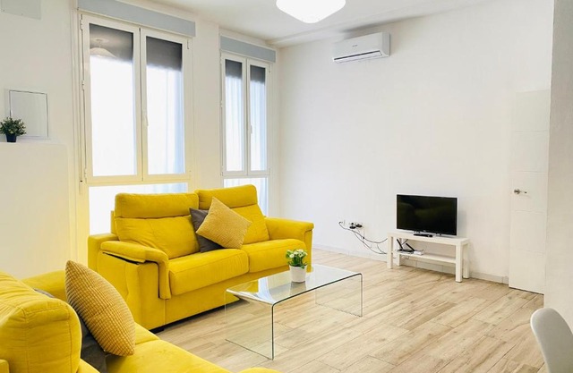 Flamenca Triana - Apartamento Wifi con 2 Dormitorios 2 sofas camas 2 baños