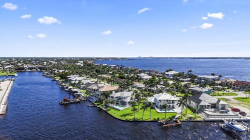 Flamingo Island - Luxury Pool Villa Located On The River In A Fantastic Location