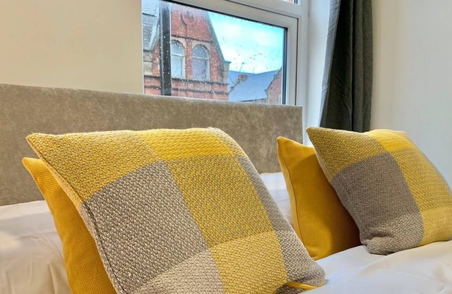 Flat 2, 3 Saville Place