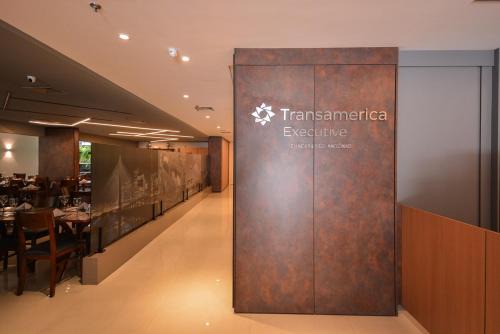 Flat com Garagem Grátis Próximo Consulado USA