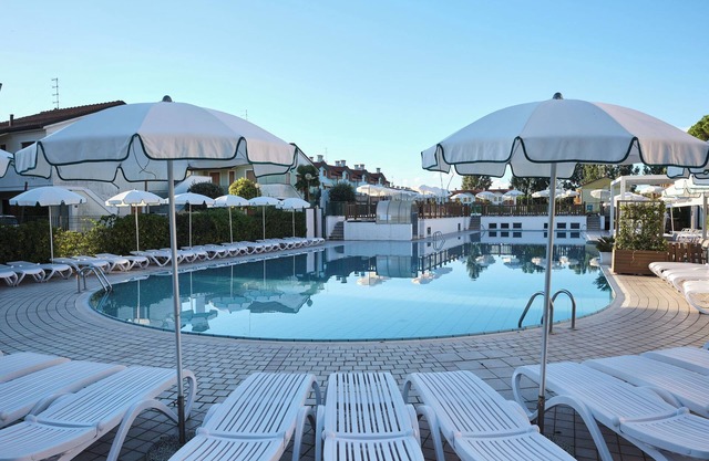 Apartamento en residencia con piscina en Rosolina