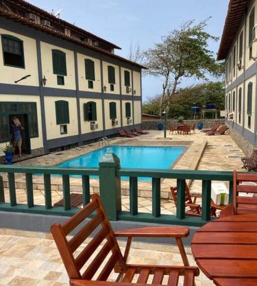 Flat frente mar no pero piscina halekai