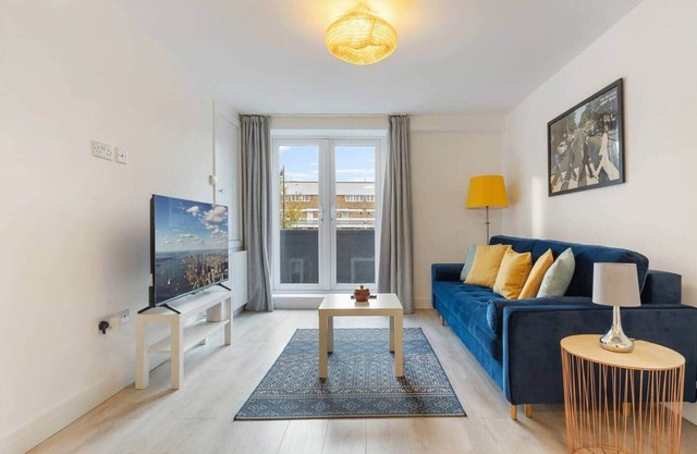 Flat with Balcony in Trendy Dalston / 4 guests