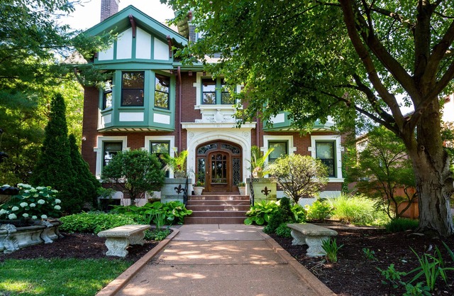 Fleur-de-Lys Mansion