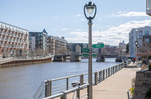 Flexhome Brewer's Hill 2BR TS4 - BradySt+Riverwalk