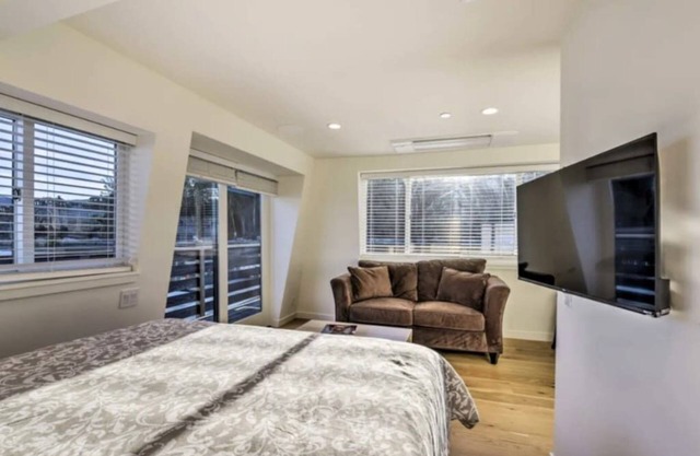 Floating condo 'B' on Sausalito's Richardson Bay