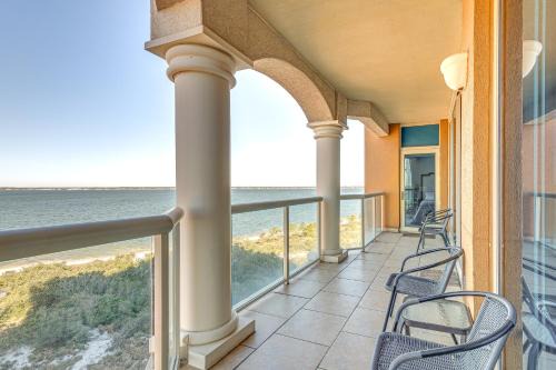 Florida Resort Condo Walk to Pensacola Beach!