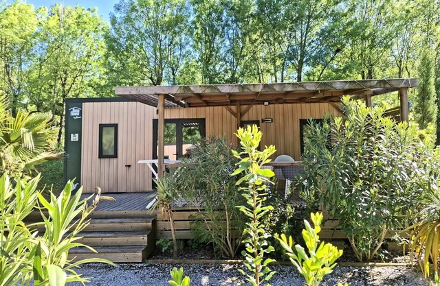 Camping du Lac de la Thésauque *** - Home Flower Premium 4 habitaciones 6 personas