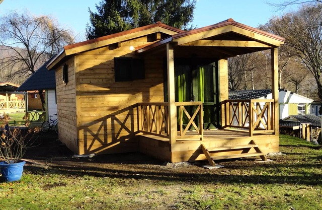Flower Camping Les Bouleaux **** - Chalet CONFORT+ 24 m2 (2 bedroom) + covered terrace 4 people