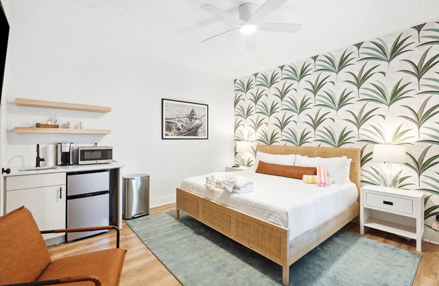 Folliday Inn - The Cobra - Room 32