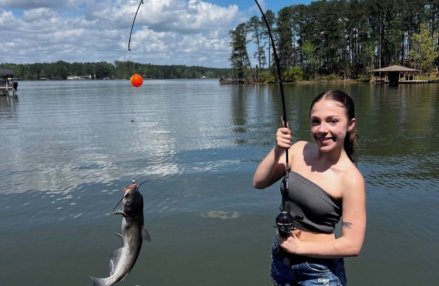 FOOTBALL & FISHING FamiLee Lakehouse Retreat DogFriendly w-HotTub & BoatDock