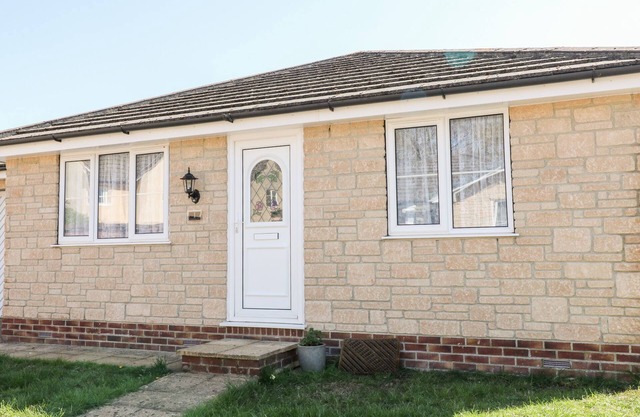 FORGE PLACE, family friendly, country holiday cottage in Bovey Tracey