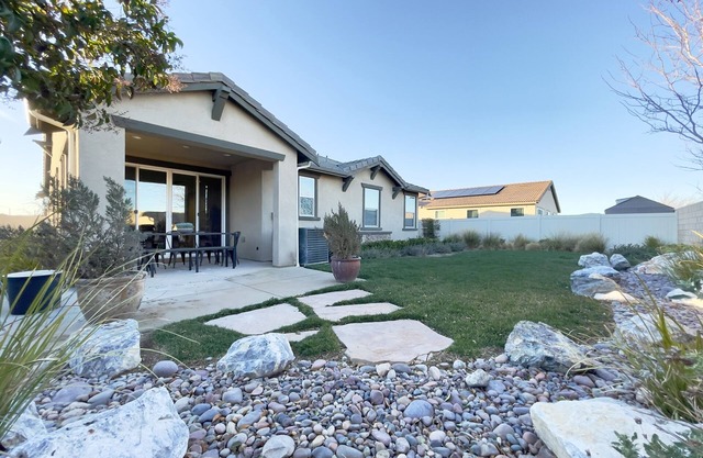 Former Model Home, 3 Car Garage, Gym, Sleep 14