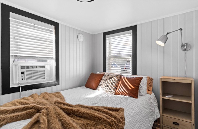 Fort Fisher Flat~ Cottages @ Kure~ Beach, Fishing, Pool, Walk to Pier