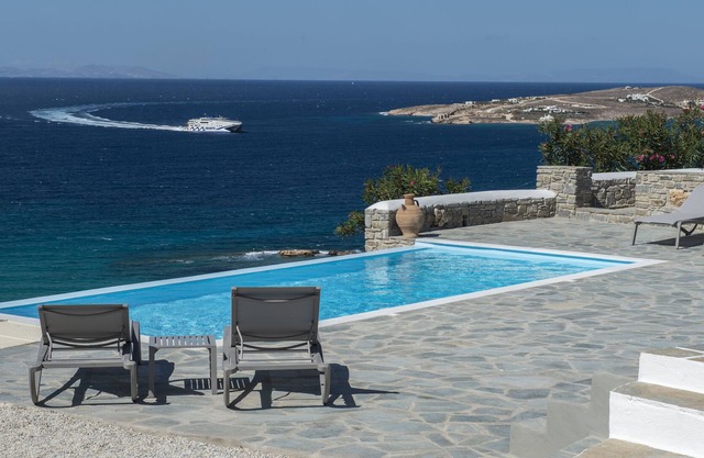 retiro de FOS en Paros, con piscina, vistas al mar, cerca de playas de arena
