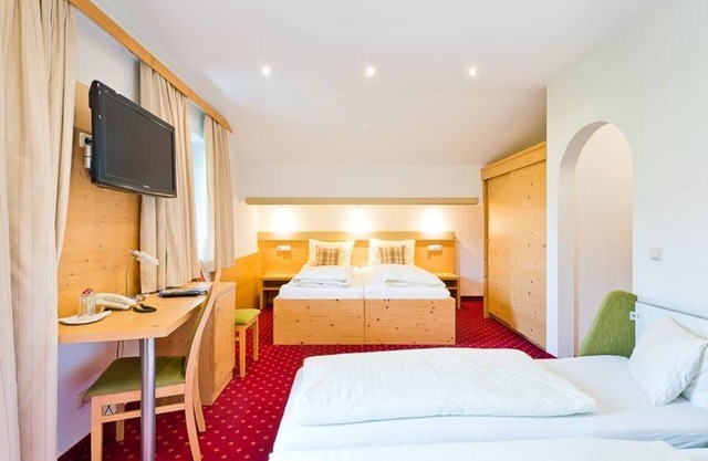 Four-bed room, shower, WC, garden side - Hotel Sportalm Hintermoos