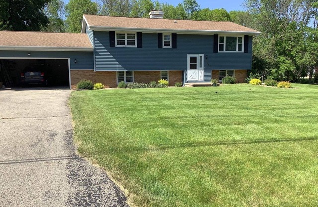 Four bedroom home great for EAA, Lifest, ‘25 NFL Draft and other Oshkosh events!