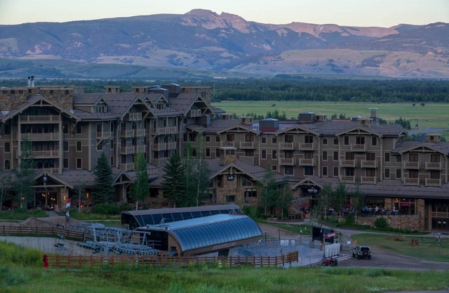 Ski New Year 12/26 / 20-1 / 2/21: Four Seasons Resort Jackson