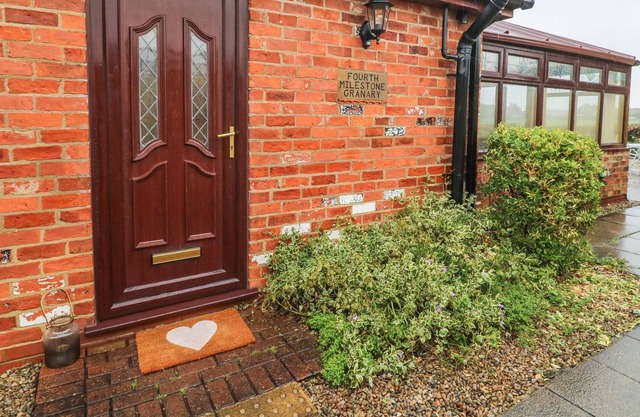 FOURTH MILESTONE GRANARY, romantic, with a garden in York