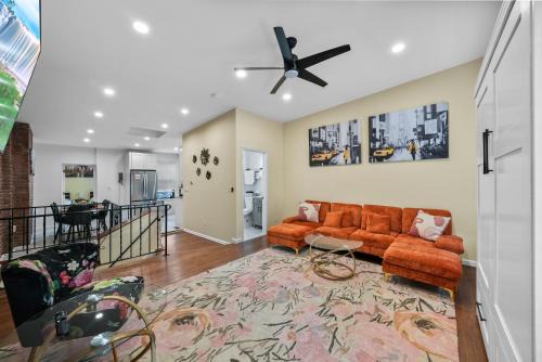 Free Parking -2BR,2Bath, 4Beds, Sleeps 6, 10 Min to NYC, 10 Min to Path