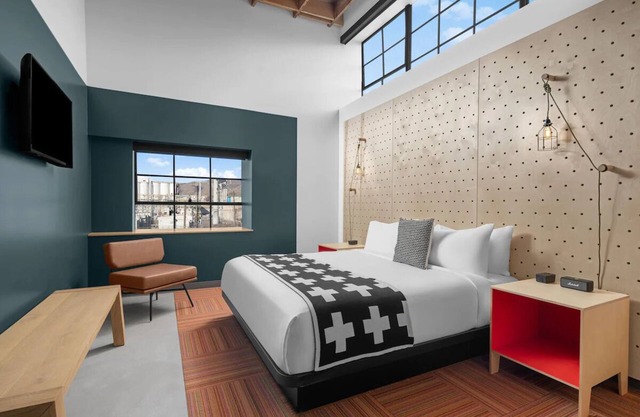 Free Parking & Dog-friendly, Boulder Room at evo Hotel