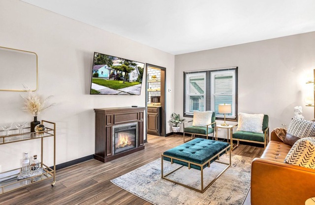 Freshly Remodeled, Cheerful 2-Bedroom