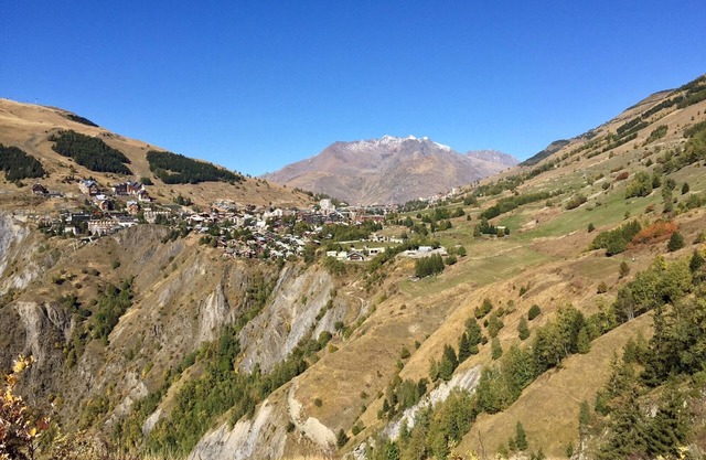 Newly renovated apartment for 10/12, ski-in ski-out, magnificent view