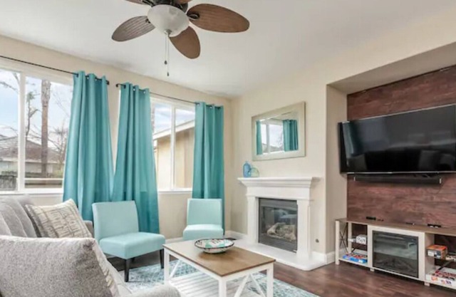 Fresno House|Fire Pit & Garage|Beautiful Backyard!