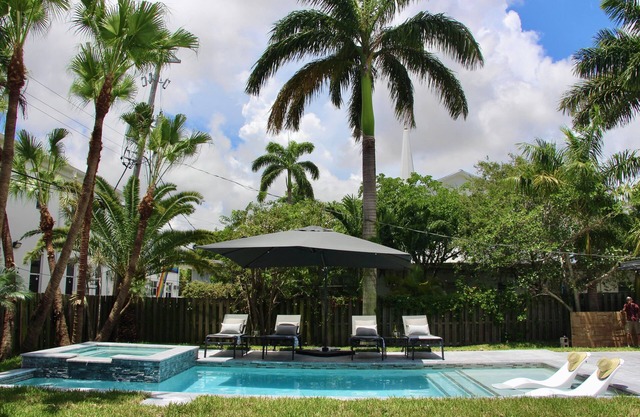 Friendly Fox Luxury Pool & Spa - Near DT & Beach