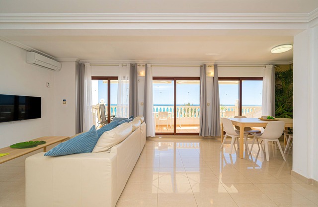 Apartamento nuevo en primera linea de playa con AC, internet y Satelite TV