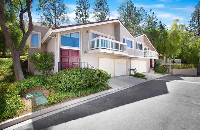 Full 2Bd/2Ba Home in Oak Park w/ Garage and more