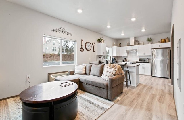 Full ADA Unit! - 2 Bed 2 Bath Unit Near Downtown!